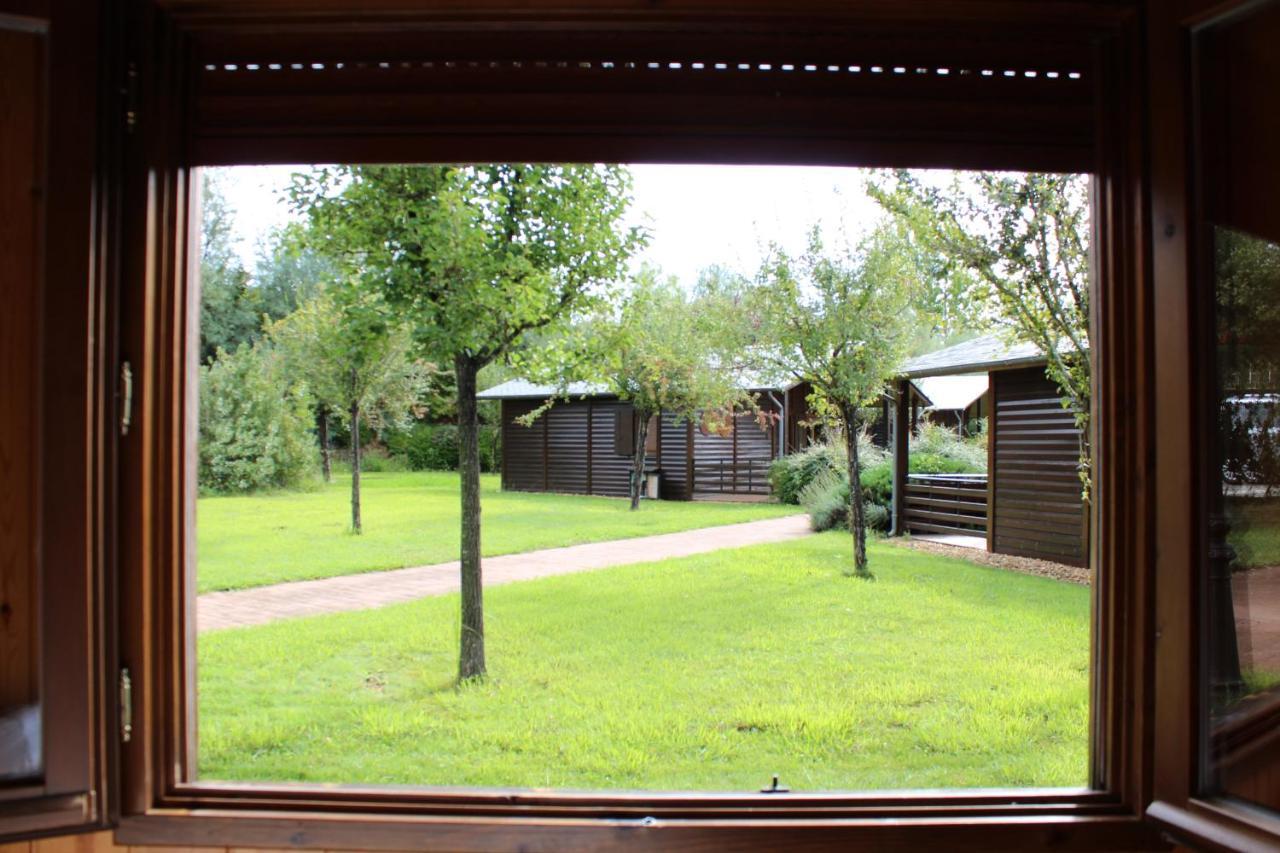 Cabanas Bungalow, El Bosque De Los Suenos Cubillos del Sil Exterior foto